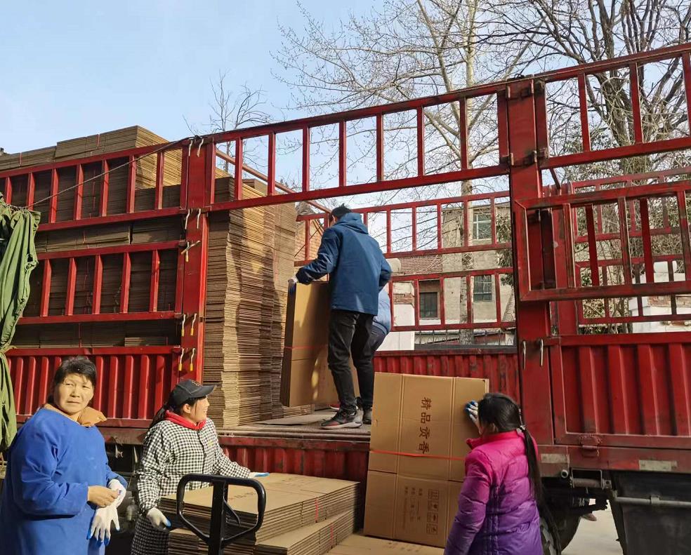 甲盾紙(zhi)箱送貨(huo)現場