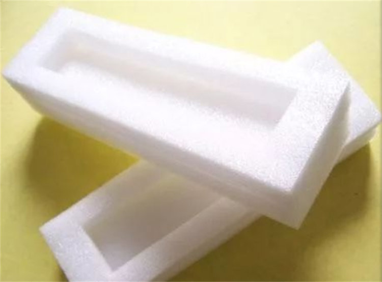 甲盾材料(liao)向你講解西安(an)珍珠棉的特點(diǎn)與作用有哪些(xiē)？